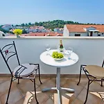 Hvar Apartments 8 Min To The Beach