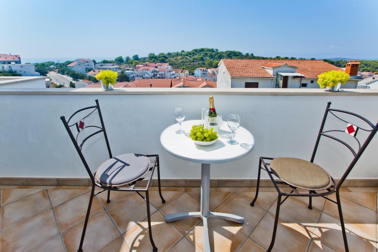 Hvar 8 Min To The